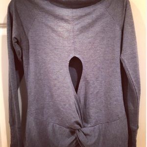 Long sleeve shirt with back cutout